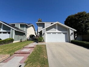 Building Photo - 5 Hidden Creek Ln