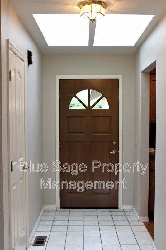 Building Photo - 145 Emerald Dr