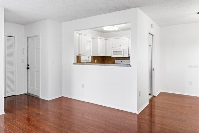 Foto del edificio - 7304 W Country Club Dr N