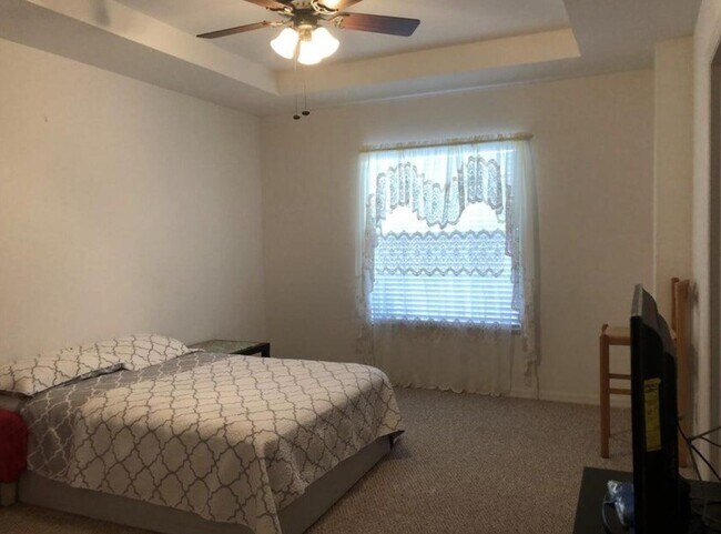 Foto del edificio - 2450 SE Union Park Dr