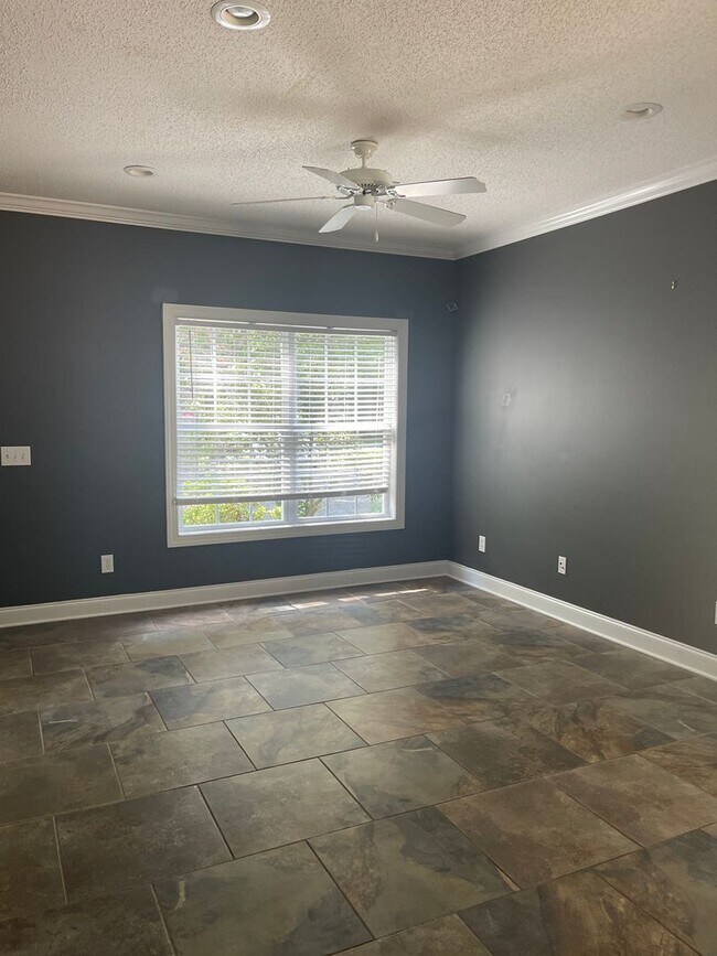 Building Photo - Close to AU Campus & Downtown Auburn