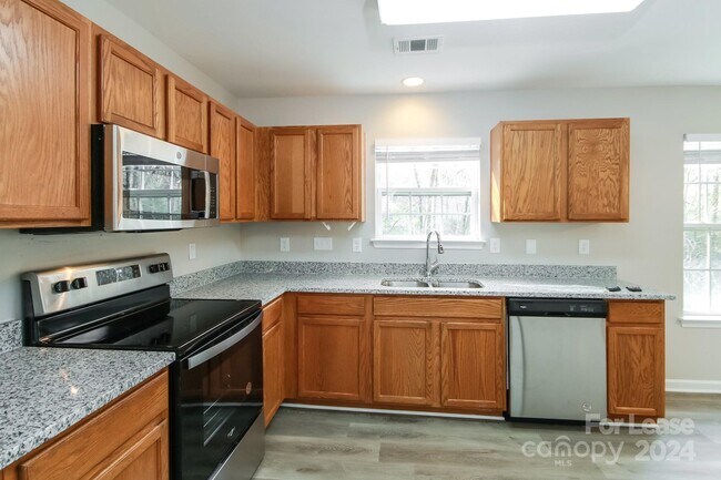 Foto del edificio - 8906 Woodland Hills Rd
