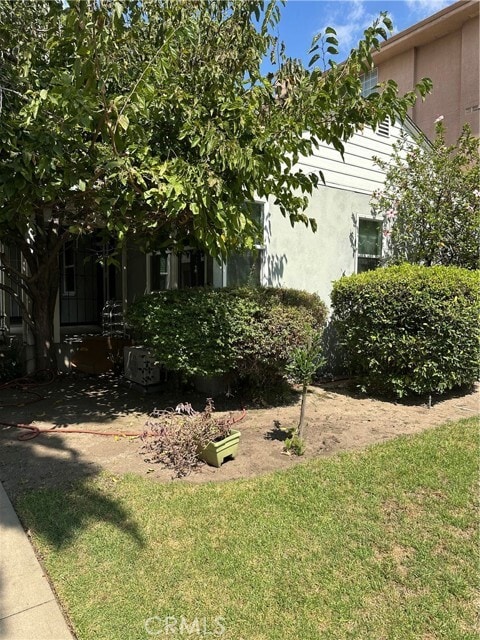 Building Photo - 429 E Valencia Ave