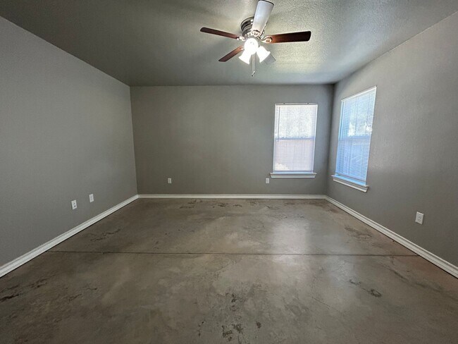 Foto del edificio - Beautiful Home Located Near High School, T...