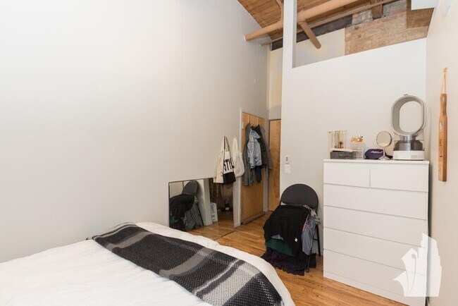 Building Photo - 1 bedroom in Chicago IL 60647