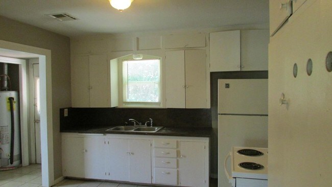 Foto del edificio - 1329 NW 95th St