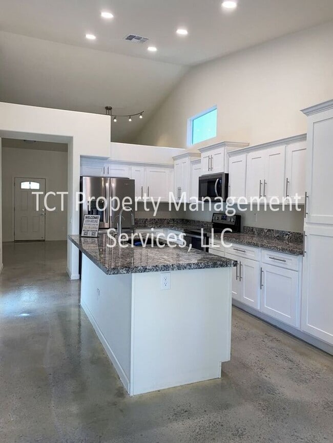 Building Photo - Beautifully Updated 3 Bedroom Home In Chan...
