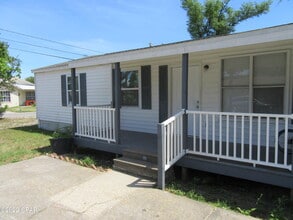 Building Photo - 351 College Ave