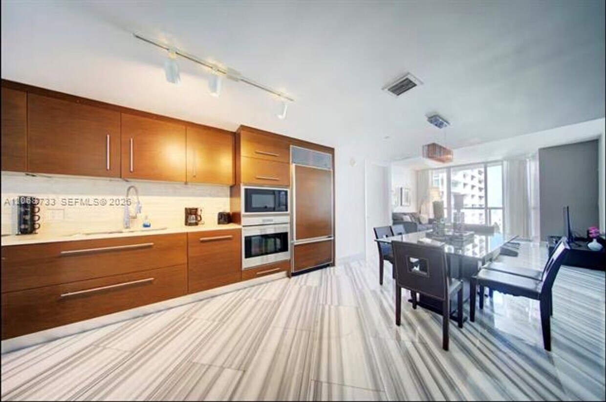 Photo - 485 Brickell Ave cu-4711