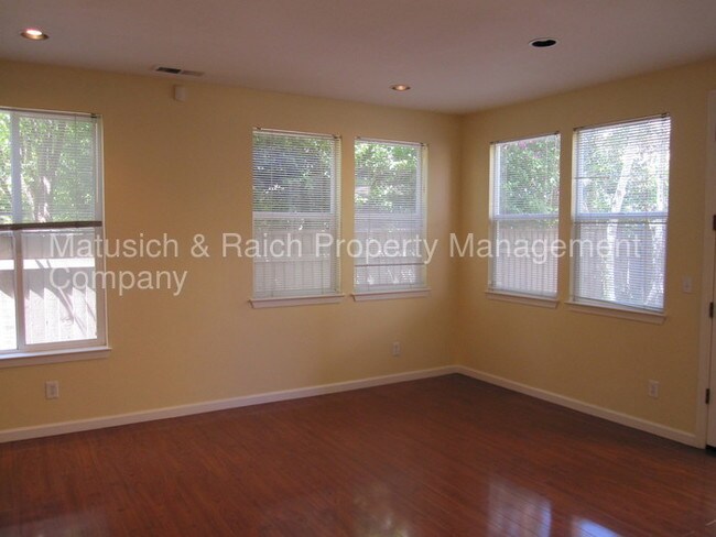 Building Photo - 1517 Treviso Ave
