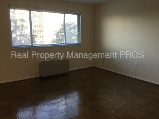 Building Photo - 2059 Huntington Ave