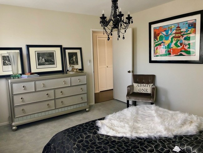 Building Photo - Nicely Updated 2 Bedroom Condo in The Palms!