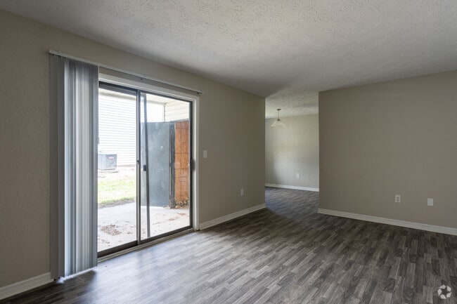 Clubhouse - Oakview Landing Apartments