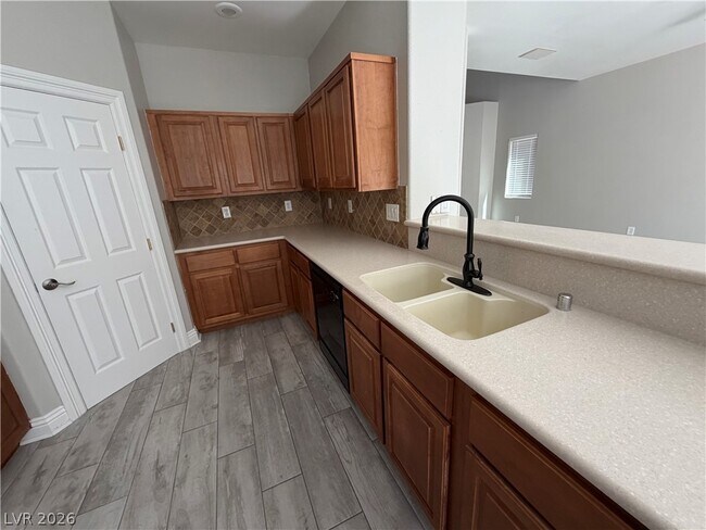 Foto del edificio - 9103 Harbor Wind Ave