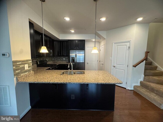 Foto del edificio - 6436 Walcott Ln