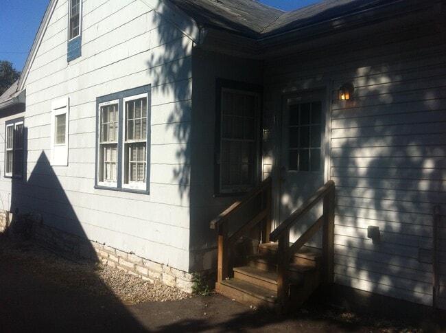 Building Photo - 205 Westwood Ct