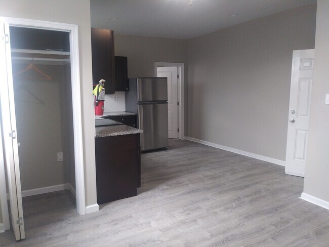 Eat in Kitchen & Pantry - 110 N 49th St