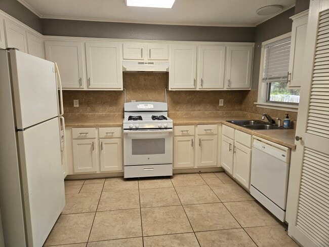 Building Photo - 3209 Coastal Dr