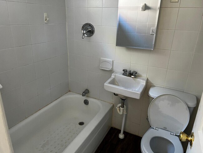 Building Photo - 4516 Longshore Ave