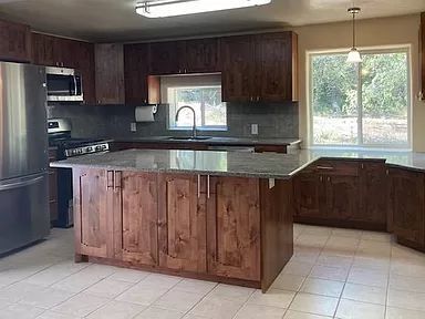 Building Photo - RECENTLY REMODELED - 4 BR, 3 BA