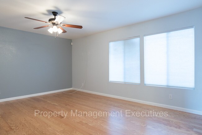Building Photo - 10260 Covina Ct