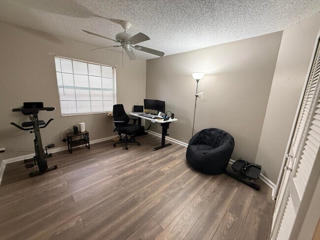 Building Photo - 13025 Meadowbreeze Dr