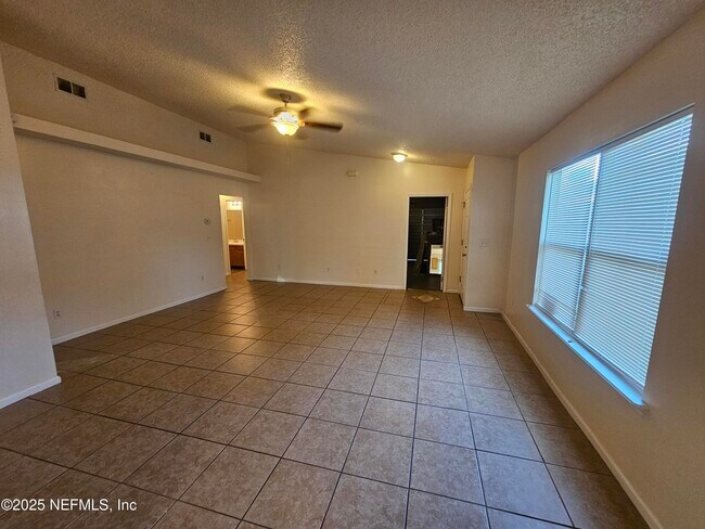 Foto del edificio - 7823 Mordecai Ct