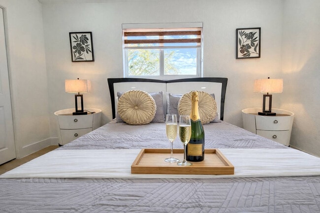 Building Photo - 340 Tamiami Canal Rd