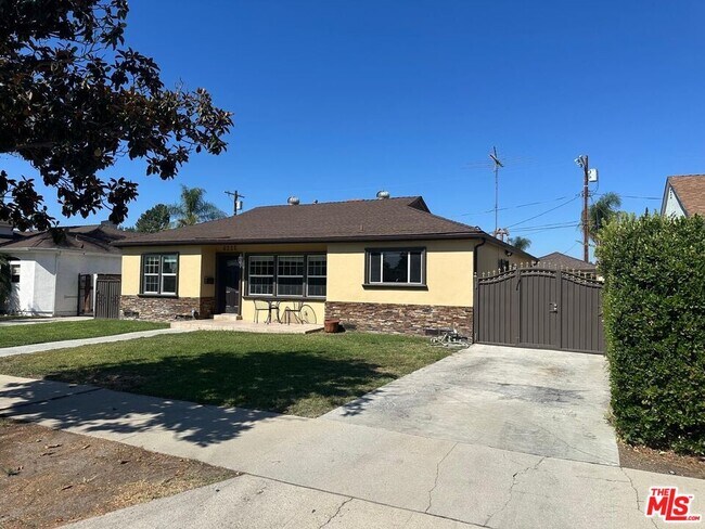 Building Photo - 6225 Teesdale Ave