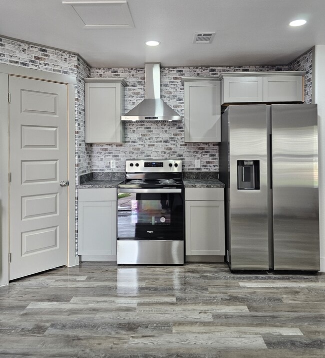 Building Photo - 1600 Orange Ave