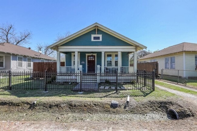 Building Photo - 706 Tabor St