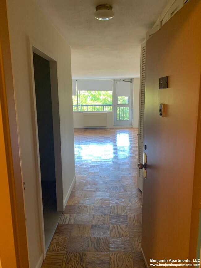 Building Photo - 10 Monmouth Ct
