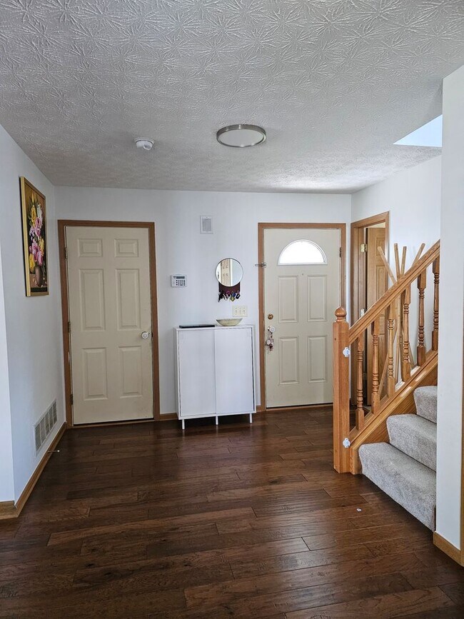 Foto del edificio - 4 Bedroom Single Family Home in Hilliard