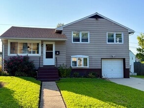 Building Photo - 18 Aquilla Ave