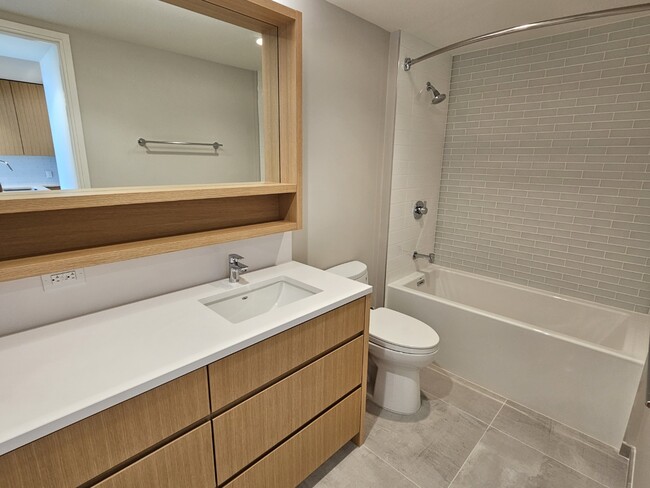 Bathroom with deeper tub - 1388 Kapiolani Blvd