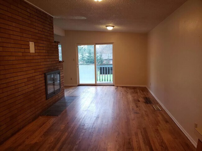 Building Photo - 2129 N 130th St