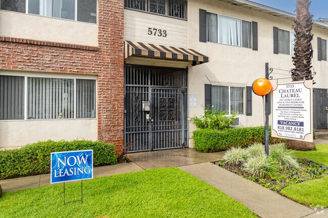 Entrada - Chateau Laurel Apartments