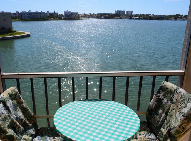 Building Photo - 7665 Sun Island Dr S