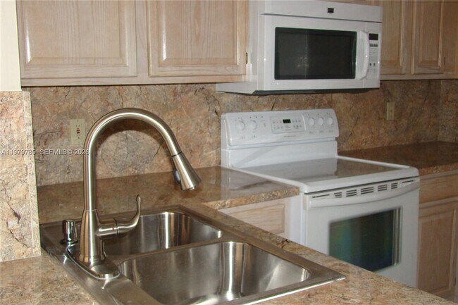 Foto del edificio - 2784 Oakleigh Ln