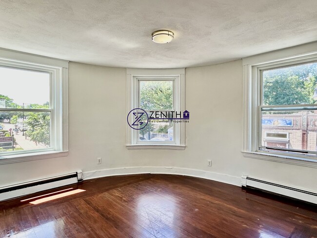 Building Photo - 376 Washington St