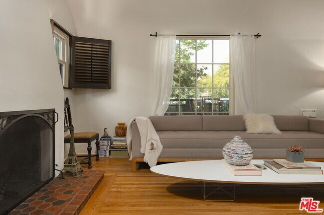 Foto del edificio - 5120 Willowcrest Ave