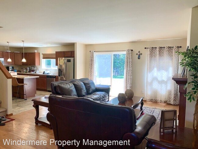 Building Photo - 3 br, 2.5 bath House - 4260 Chanting Circl...