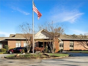 Building Photo - 475 Mount Vernon Hwy NE