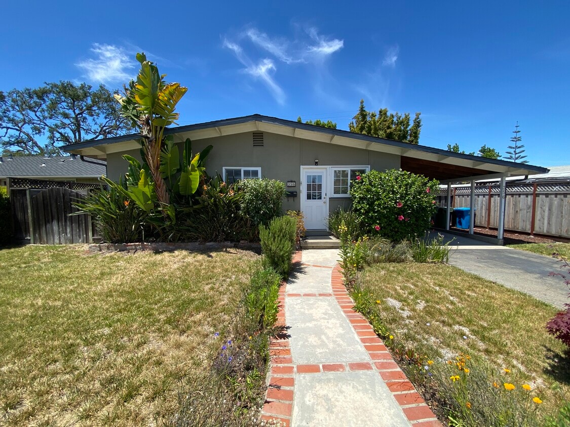 Primary Photo - 356 Pineview Dr