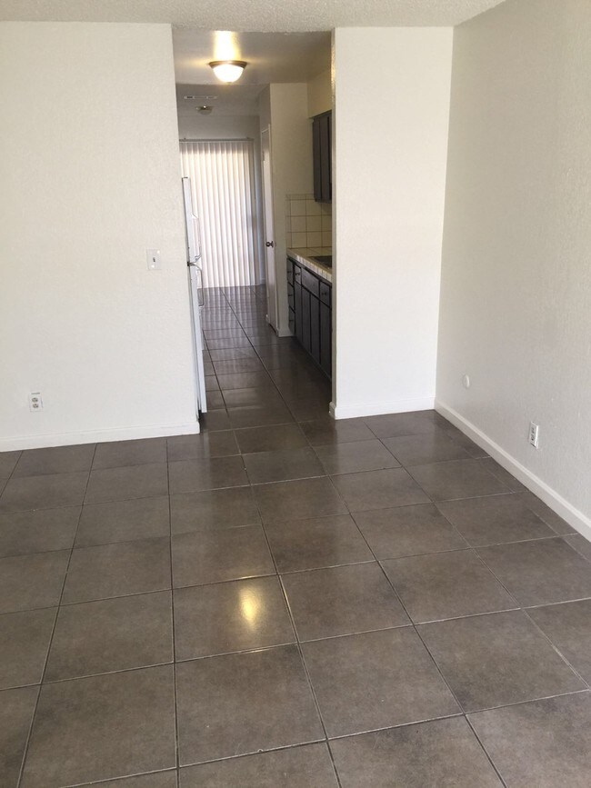 Foto del edificio - 3449 N Marks Ave