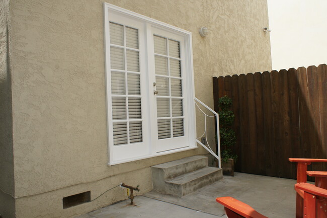 Entrance - 421 Marine Ave
