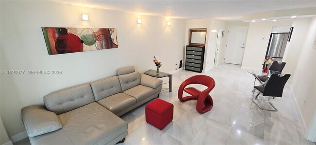 Foto del edificio - 6917 Collins Ave