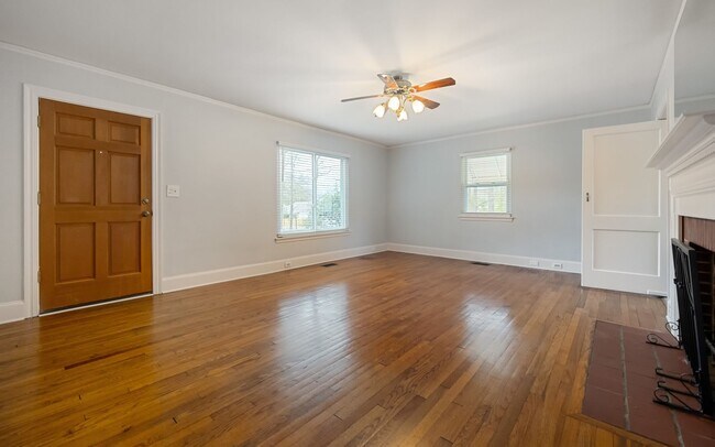 Foto del edificio - Spacious 4 bedroom home located in North D...