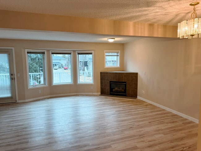 Building Photo - 586 Regal Pike NE