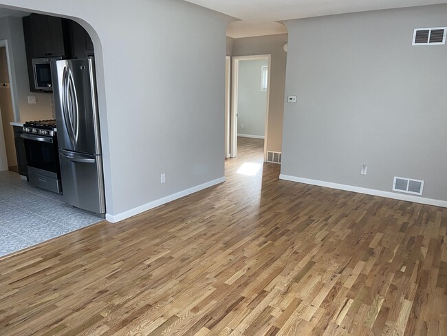 Living room with beautiful, real oak floors - 418 Sunnyside Ln